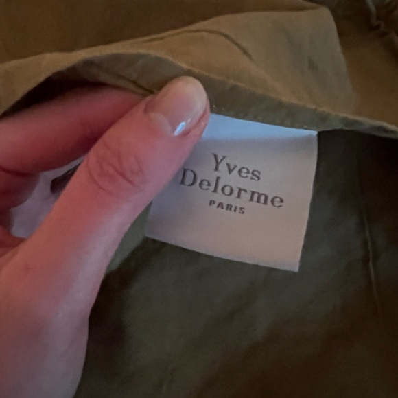 Yves Delorme Bronze Linen Queen Duvet and 2 Euro Shams - Picture 8 of 8